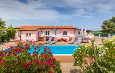 70 qm Ferienhaus mit privatem Pool für 4 Gäste mit Hund in Rovinj