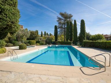 Apartamento totalmente equipado con jardín, piscina y terraza