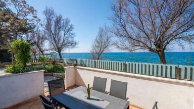 Casa con giardino, griglia e terrazza