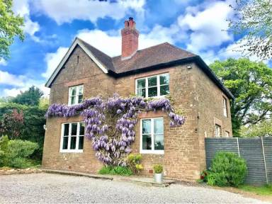 Cottage with barbecue & garden