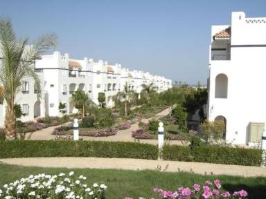 Holiday apartment with barbecue, pool & garden
