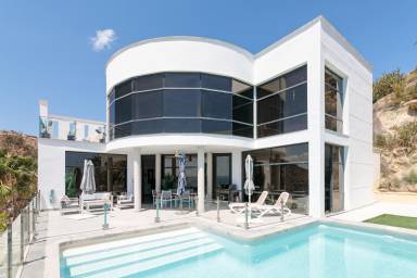 300 m² Villa