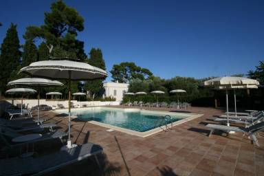 Confortevole casa a Fano con barbecue, piscina e idromassaggio