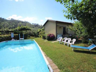 75 qm Ferienhaus mit Pool für 6 Gäste mit Hund in Sestri Levante, Ligurien