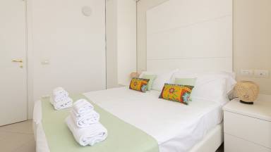 Gradevole aparthotel adatto alle famiglie con piscina, terrazza e giardino | Vista sul giardino | Vicino alla spiaggia | Adatto per il telelavoro