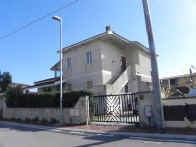    
    Appartamento
        ∙ 6 ospiti
        ∙ 2 camere da letto
