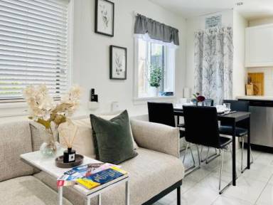 2BR 1.5BA Full Kitchen Private Guest House - Free Parking - Central Location