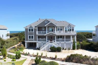 Vacation home with terrace, hot tub & private pool | Nature view
