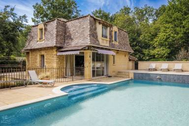 Maison avec jacuzzi, piscine privée et terrasse