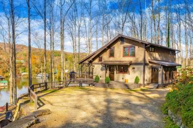 House  Green River