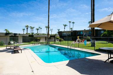 Condo  Grosse Pointe