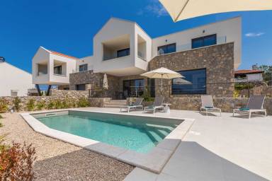 Villa VERENA mit beheiztem Pool