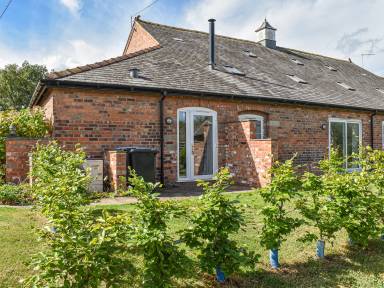 Children-friendly charming cottage with garden