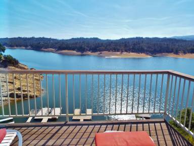 House Lake Nacimiento
