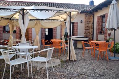 Casa rural con jardín y terraza