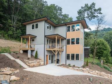 House  Weaverville
