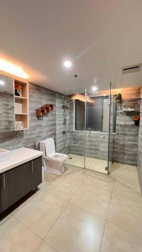 Serviced apartment with patio & pool — photo 4