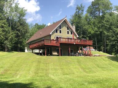 House  Maplecrest