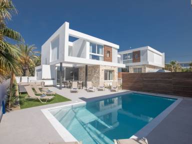 Fully equipped house with garden, barbeque & private pool | Close to the beach