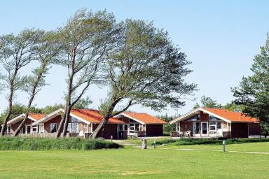 Ferienhaus mit Pool, Garten und Terrasse