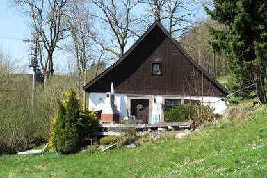 Freistehendes Ferienhaus für 3 Gäste mit Hund in Brigach im Schwarzwald.