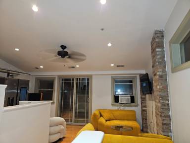 Charming 2-bedroom bed & breakfast in amazing Washington with WiFi, fitness room
