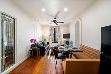 Stay in Charming APT Modern Prime location!