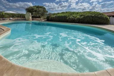 Casa a Alghero con giardino, piscina e idromassaggio - HomeToGo
