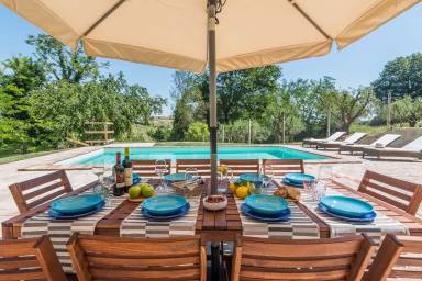 Villa mit Garten und privatem Pool | Bergblick