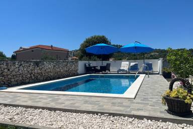 Ferienwohnung mit Grill, Pool und Terrasse