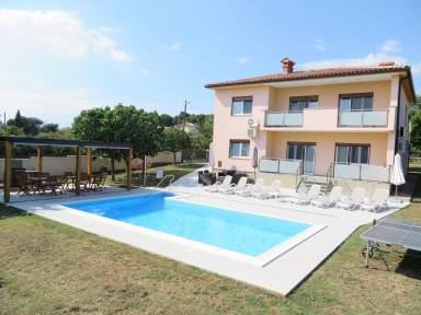 200 m² House