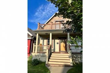 House  Oak Creek