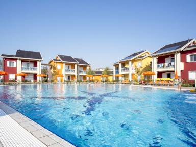 Wohnung mit Pool, Terrasse und Garten
