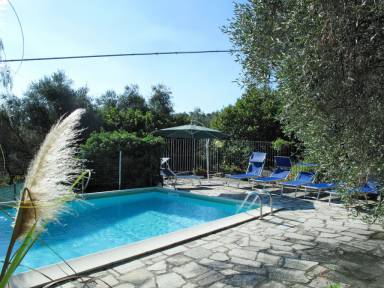 Ferienwohnung, Pool, Garten, Terrasse, für 6 Gäste mit Hund in Bellissimi, Ligurien