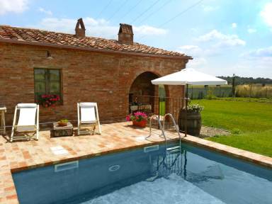 Freistehendes Ferienhaus mit Pool, eingezäunt,für 5 Gäste mit Hund in Foiano della Chiana, Toskana