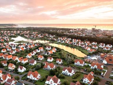 Familienorientierte schöne Villa mit beheiztem Pool, Terrasse und Sauna | Nah am Strand