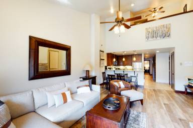 Condo  Avon
