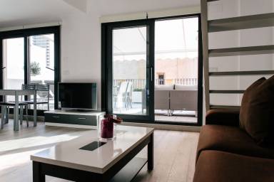 Attraente appartamento totalmente attrezzato con terrazza | Vicino Castillo de Santa Bárbara | Vista sulla città | Accanto alla spiaggia