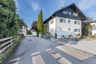 Wild romantisch im Inntal: Dein Ferienhaus in Brannenburg - HomeToGo