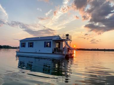 Boat Lenoir City