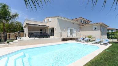 Villa 240 m²