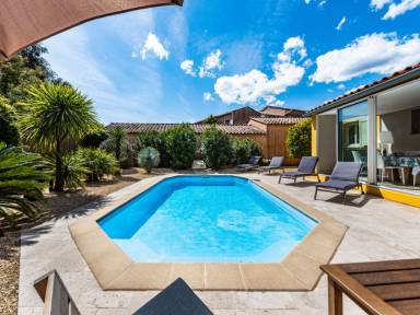 Ferienhaus mit Pool, Grill & Garten für 4 Gäste mit Hund in Cogolin, Provence-Alpes-Côte d'Azur