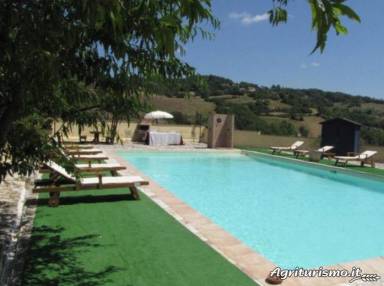 Appartement in Valtopina mit Pool & Grill