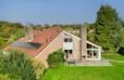 Ferienhaus mit Garten und Pool