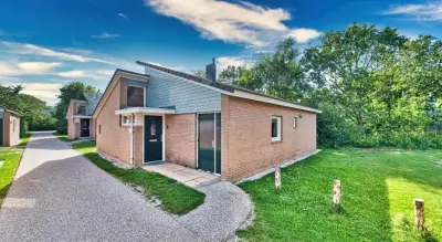 Villa mit Pool und Whirlpool