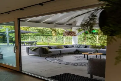 Ferienhaus mit Pool, Garten und Terrasse