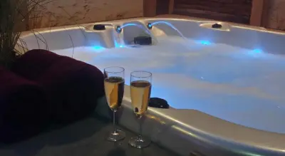 Apartment mit Terrasse, Whirlpool und Pool