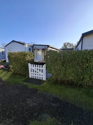 Chalet mit Terrasse, Garten und Pool | Nah am Strand | Haustiere erlaubt