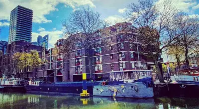 Hausboot mit Terrasse und Pool | Kubushaus-Nähe