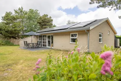 Ferienhaus mit Sauna, Pool und Garten